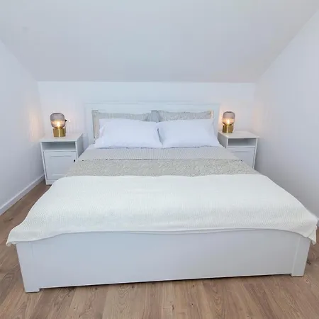 Apartament The Jazz Apartment, Old Town Located,free Parking